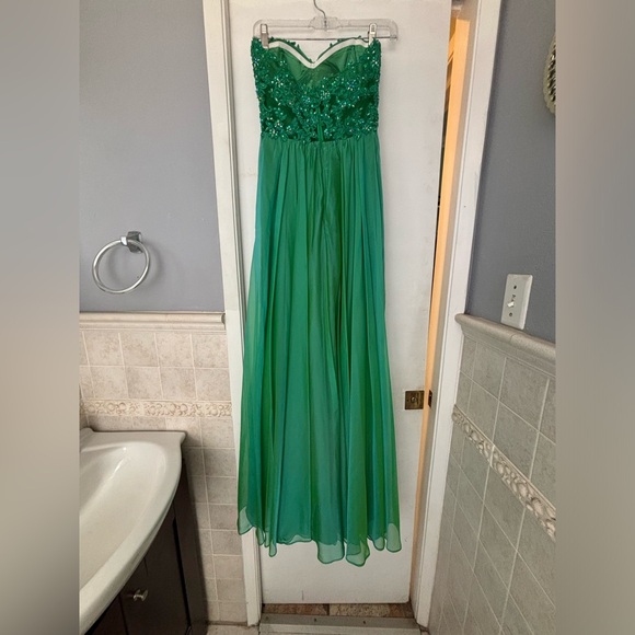 La Femme size 0 strapless gown worn once - Picture 7 of 9